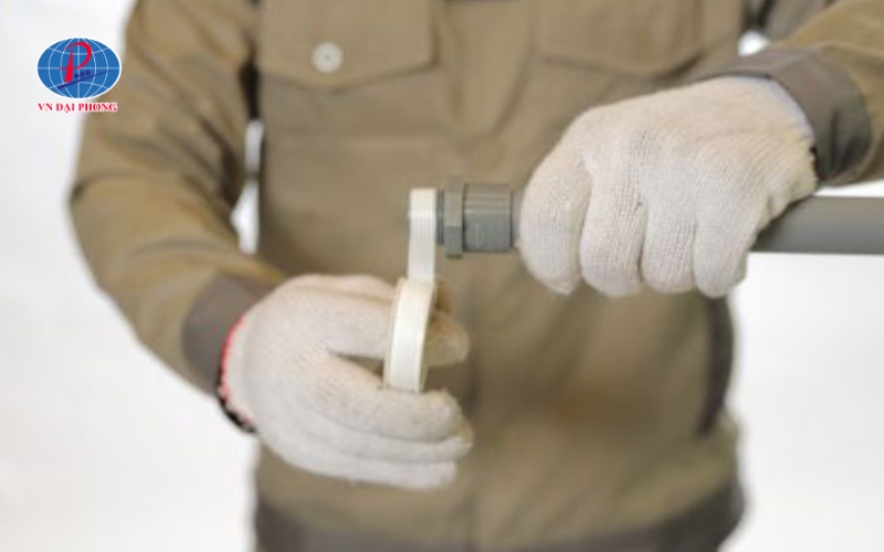 Tháo ống nối bằng ren